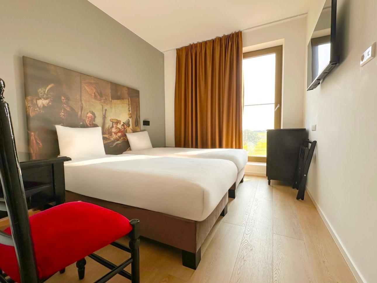 Hotel Hotelux Amsterdam Airport 3*